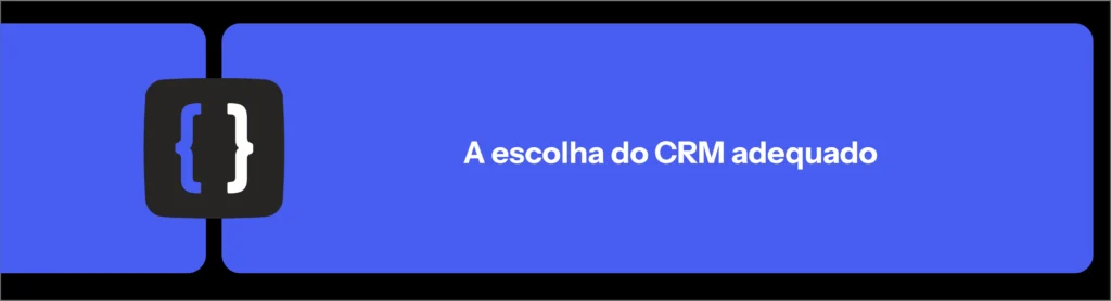 Banner de cabeçalho azul e preto para um artigo sobre 'A escolha do CRM adequado' com ícone de chaves de programação.